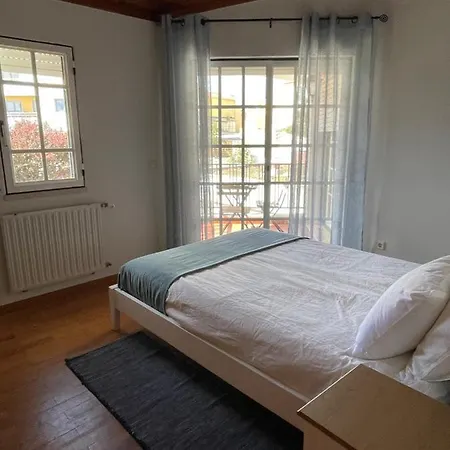 Sunny Minutes From The Feriehus Lourinhã