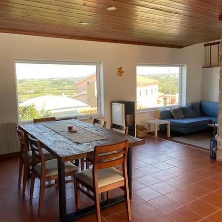 Sunny Minutes From The Feriehus Lourinhã