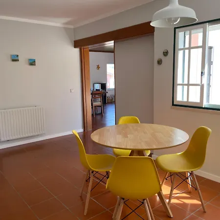 Sunny Minutes From The * Lourinhã