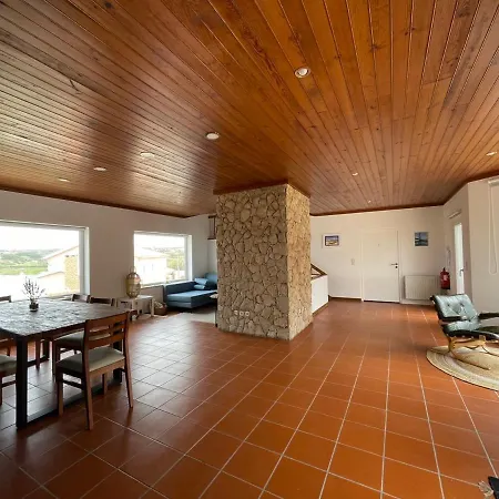 Hébergement de vacances Sunny Minutes From The *